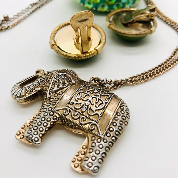 Vintage Green Earrings & Elephant Necklace in tiny trinket box - Picture 9 of 13